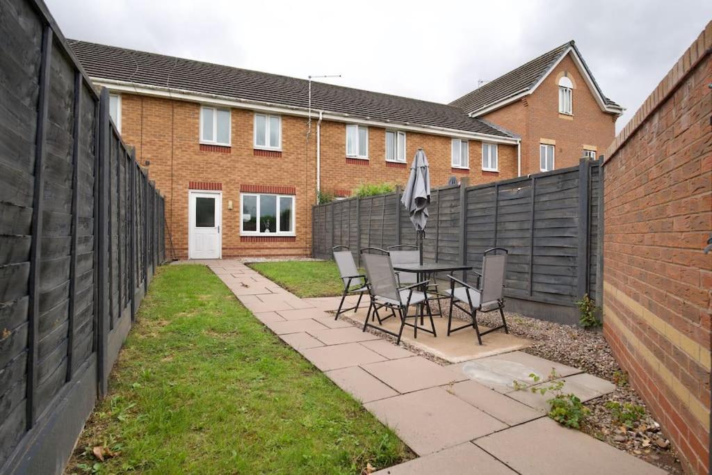 Villa Highley'S Nest - Fully Furnished Gem, Free Private Parking, Sky Tv & Netflix Coventry Exterior foto